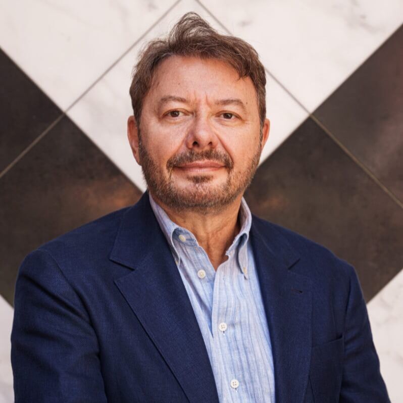 Nicholas Nikolov (1)